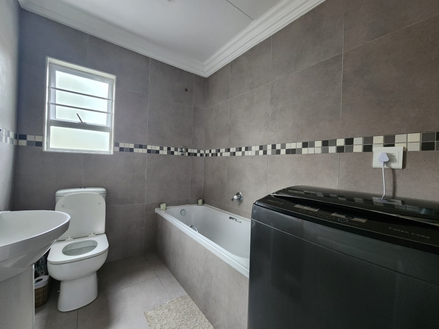 To Let 3 Bedroom Property for Rent in Cambridge West Eastern Cape